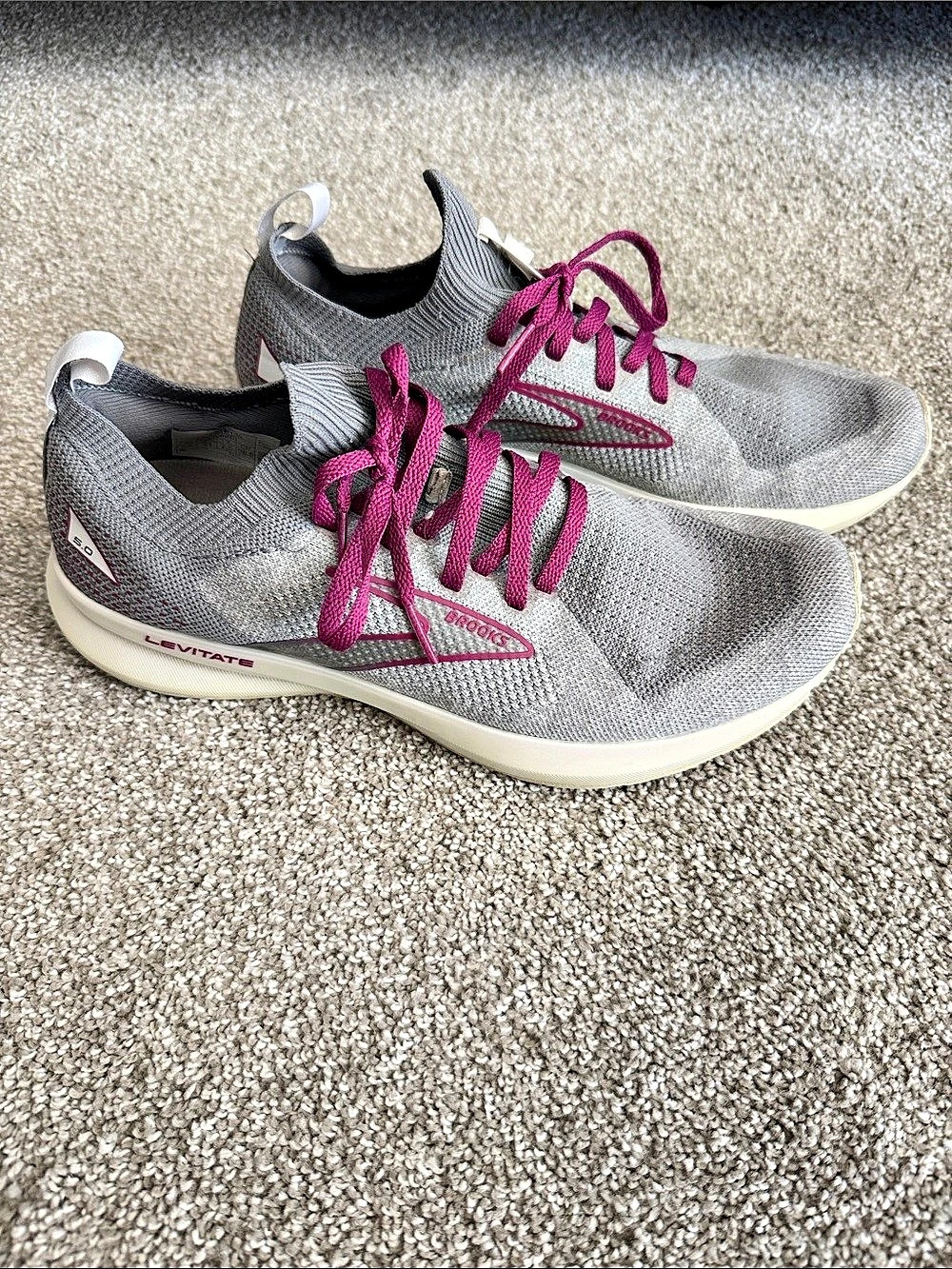 Brooks Levitate 5 DNA Amp Shoes Gray Pink US 9.5